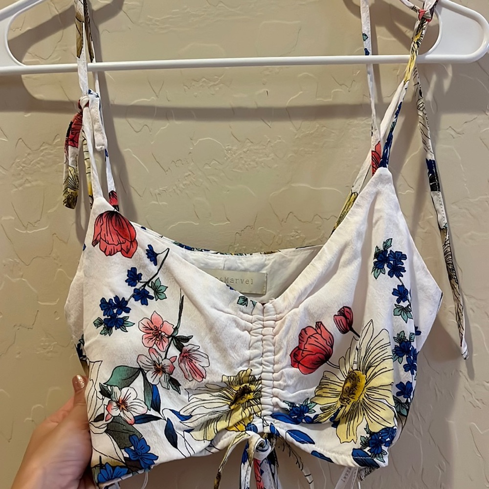Dance & Marvel White Floral Crop Top. Size Small, Brand New.
